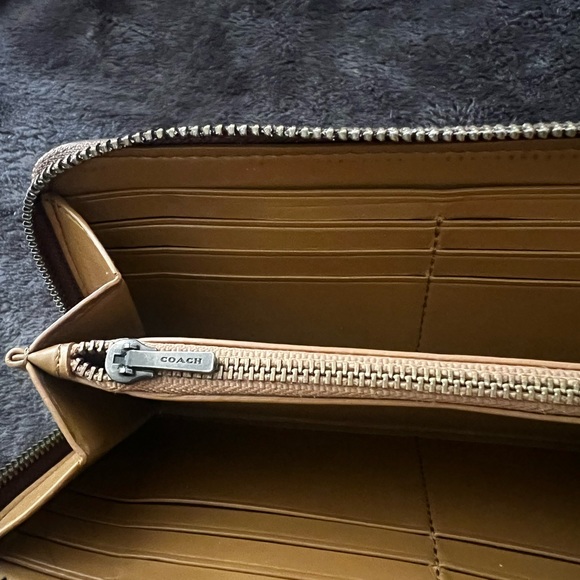 COACH Accordion Style Wallet with Signature Stitch Patchwork - Picture 4 of 8